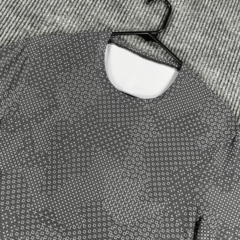 Lululemon Shirt Womens Medium Gray Geometric Short Sleeve Active Casual Light